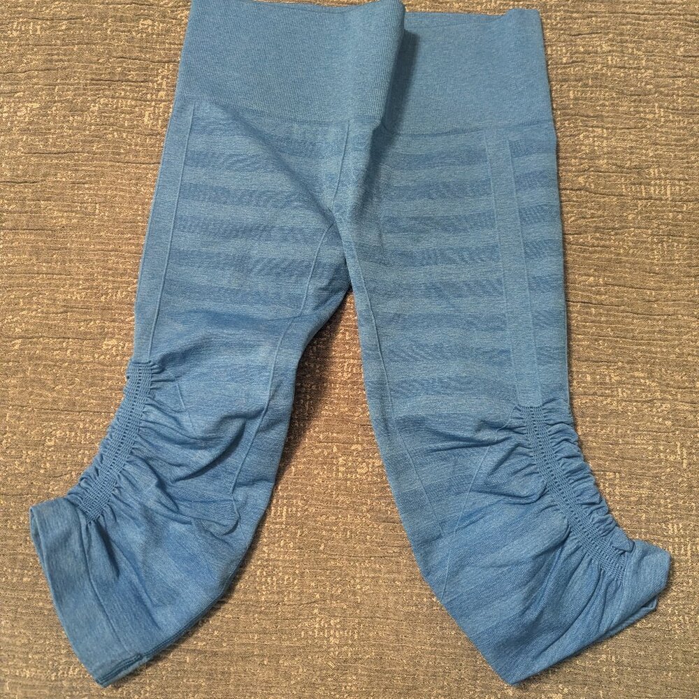 Lululemon Blue Capri Legging - Picture 2 of 2